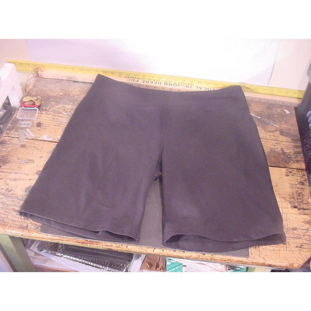 LADIES SHORTS - LANDS END - NEW - SIZE XL 18